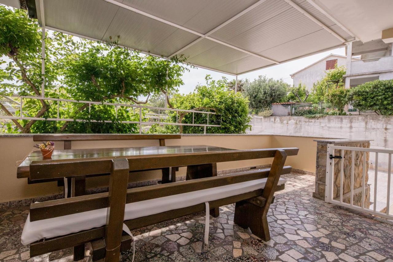 Apartmani Ana & Milo Lopar Buitenkant foto